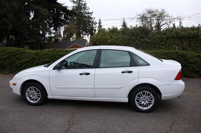 2005 Ford Focus ZX4 SE   - Photo 12 - Shoreline, WA 98133