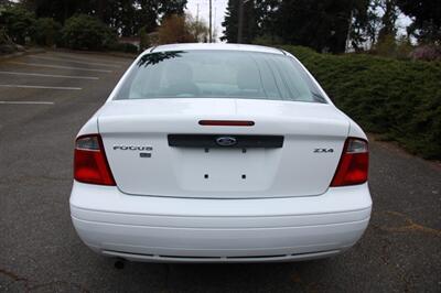 2005 Ford Focus ZX4 SE   - Photo 10 - Shoreline, WA 98133