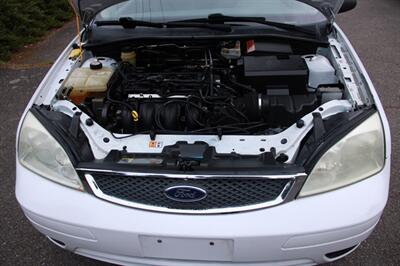 2005 Ford Focus ZX4 SE   - Photo 17 - Shoreline, WA 98133