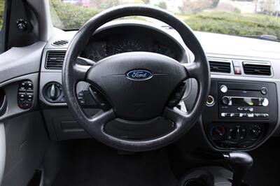 2005 Ford Focus ZX4 SE   - Photo 16 - Shoreline, WA 98133