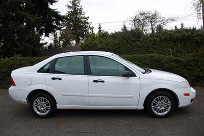 2005 Ford Focus ZX4 SE   - Photo 11 - Shoreline, WA 98133