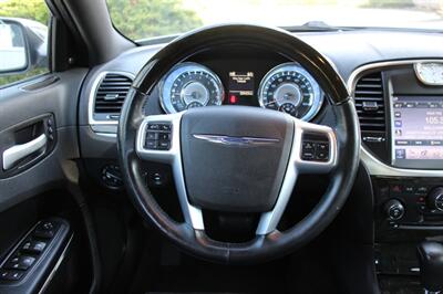 2011 Chrysler 300C   - Photo 19 - Shoreline, WA 98133