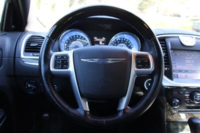 2011 Chrysler 300C   - Photo 17 - Shoreline, WA 98133