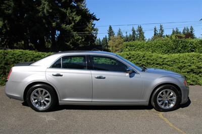 2011 Chrysler 300C   - Photo 12 - Shoreline, WA 98133