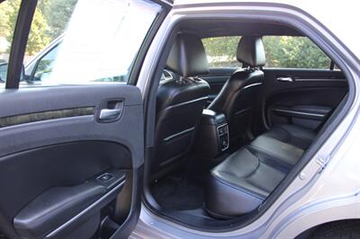 2011 Chrysler 300C   - Photo 15 - Shoreline, WA 98133