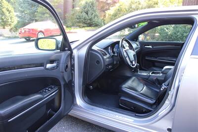 2011 Chrysler 300C   - Photo 5 - Shoreline, WA 98133