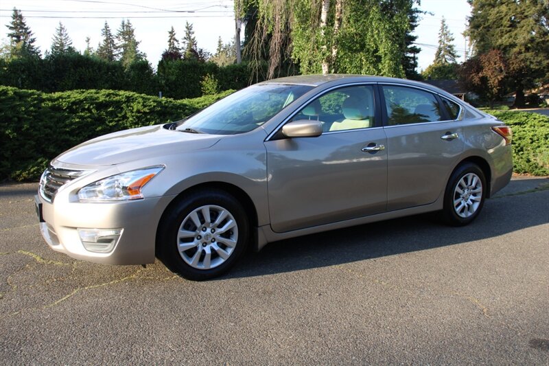2013 Nissan Altima 2.5 S   - Photo 1 - Shoreline, WA 98133