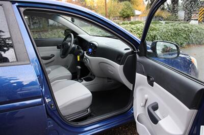 2010 Hyundai Accent GLS   - Photo 13 - Shoreline, WA 98133