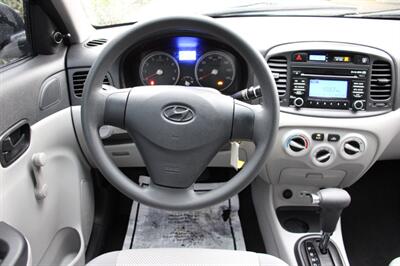 2010 Hyundai Accent GLS   - Photo 16 - Shoreline, WA 98133