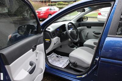 2010 Hyundai Accent GLS   - Photo 5 - Shoreline, WA 98133