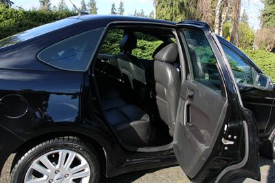 2010 Ford Focus SEL   - Photo 6 - Shoreline, WA 98133