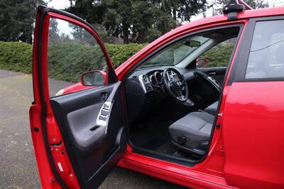 2004 Toyota Matrix XR   - Photo 5 - Shoreline, WA 98133