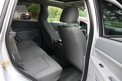 2005 Jeep Grand Cherokee Laredo   - Photo 6 - Shoreline, WA 98133