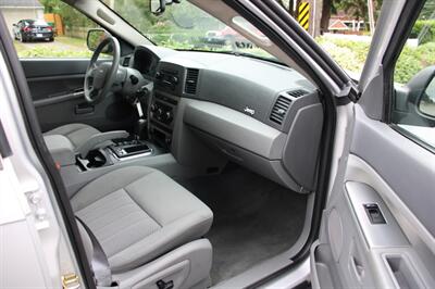 2005 Jeep Grand Cherokee Laredo   - Photo 13 - Shoreline, WA 98133