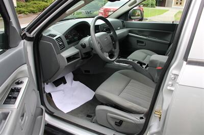 2005 Jeep Grand Cherokee Laredo   - Photo 5 - Shoreline, WA 98133