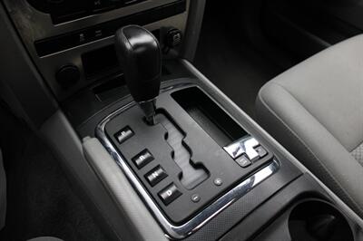 2005 Jeep Grand Cherokee Laredo   - Photo 8 - Shoreline, WA 98133