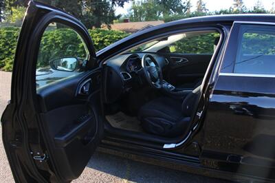 2016 Chrysler 200 LX - Photo 5 - Shoreline, WA 98133