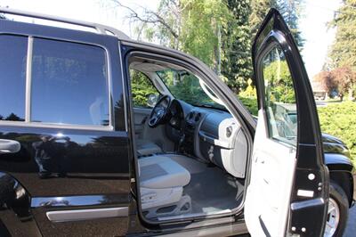 2007 Jeep Liberty Sport 62k MILES - Photo 13 - Shoreline, WA 98133