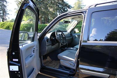 2007 Jeep Liberty Sport 62k MILES - Photo 5 - Shoreline, WA 98133
