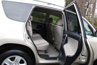 2007 Toyota RAV4   - Photo 6 - Shoreline, WA 98133