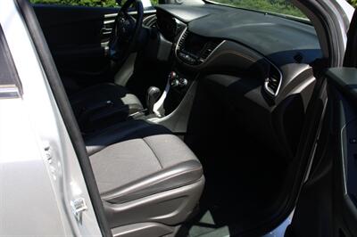 2019 Chevrolet Trax LT   - Photo 14 - Shoreline, WA 98133