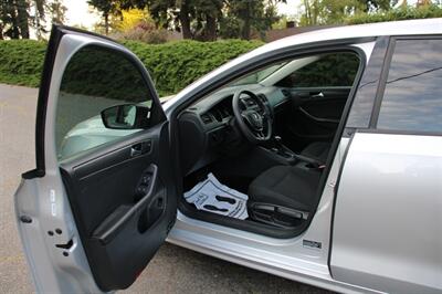 2016 Volkswagen Jetta 1.4T S   - Photo 5 - Shoreline, WA 98133