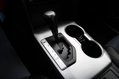 2013 Toyota Camry SE   - Photo 8 - Shoreline, WA 98133