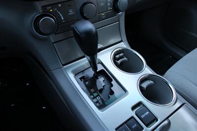 2012 Toyota Highlander Base 1-owner   - Photo 8 - Shoreline, WA 98133