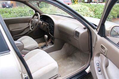1995 Toyota Camry LE   - Photo 13 - Shoreline, WA 98133