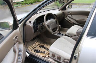1995 Toyota Camry LE   - Photo 5 - Shoreline, WA 98133