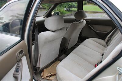 1995 Toyota Camry LE   - Photo 14 - Shoreline, WA 98133