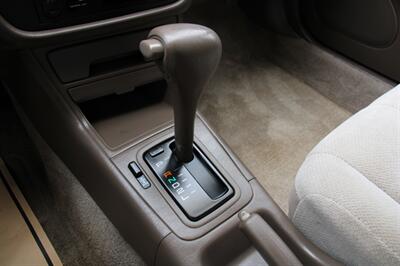 1995 Toyota Camry LE   - Photo 8 - Shoreline, WA 98133