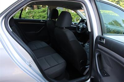 2010 Volkswagen Jetta S PZEV   - Photo 6 - Shoreline, WA 98133