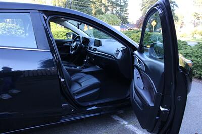 2017 Mazda Mazda3 Touring   - Photo 14 - Shoreline, WA 98133