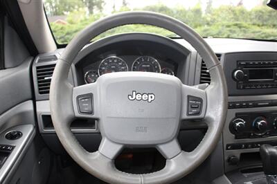 2007 Jeep Grand Cherokee Laredo   - Photo 17 - Shoreline, WA 98133