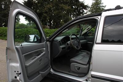 2007 Jeep Grand Cherokee Laredo   - Photo 5 - Shoreline, WA 98133