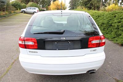 2004 Volvo V40   - Photo 11 - Shoreline, WA 98133