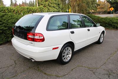 2004 Volvo V40   - Photo 3 - Shoreline, WA 98133