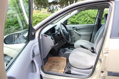 2001 Ford Focus LX  102K MILES   - Photo 5 - Shoreline, WA 98133