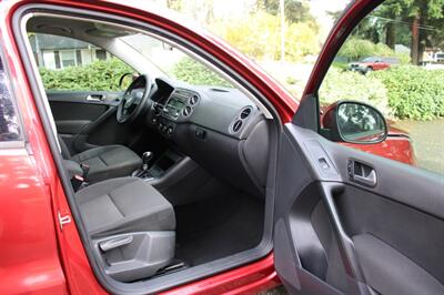 2012 Volkswagen Tiguan S   - Photo 13 - Shoreline, WA 98133