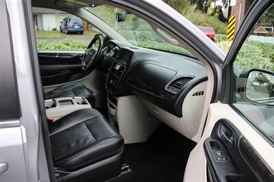 2014 Chrysler Town & Country Touring   - Photo 15 - Shoreline, WA 98133