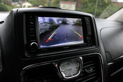 2014 Chrysler Town & Country Touring   - Photo 9 - Shoreline, WA 98133