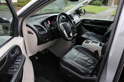2014 Chrysler Town & Country Touring   - Photo 5 - Shoreline, WA 98133