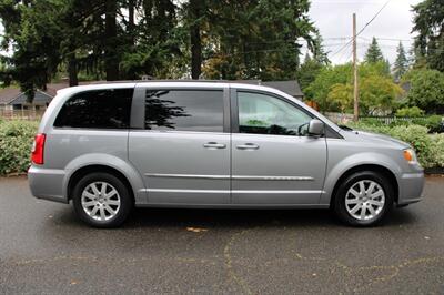 2014 Chrysler Town & Country Touring   - Photo 13 - Shoreline, WA 98133