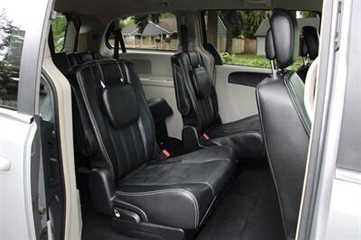 2014 Chrysler Town & Country Touring   - Photo 6 - Shoreline, WA 98133