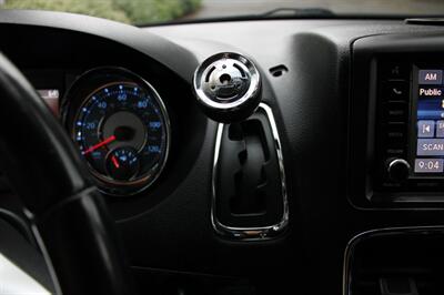 2014 Chrysler Town & Country Touring   - Photo 8 - Shoreline, WA 98133