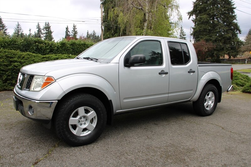 Silver 2005 Nissan Frontier 4 Dr SE 4WD Crew Cab SB Pickup Truck Four-Wheel Drive Automatic