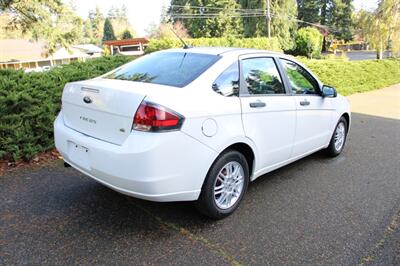 2010 Ford Focus SE   - Photo 3 - Shoreline, WA 98133