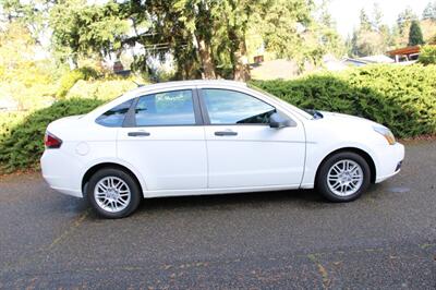 2010 Ford Focus SE   - Photo 11 - Shoreline, WA 98133