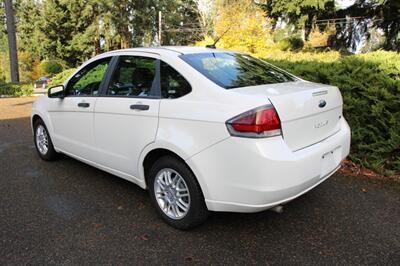 2010 Ford Focus SE   - Photo 4 - Shoreline, WA 98133